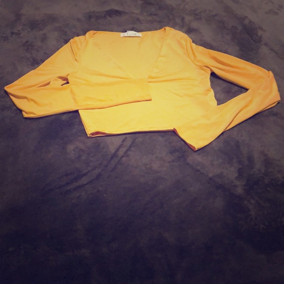 Crop top - Picture 1 of 1